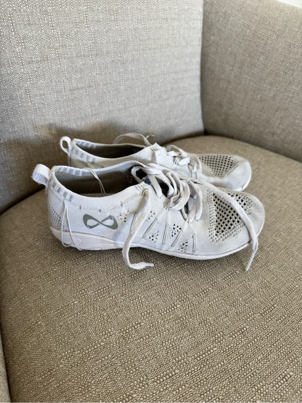 NFINITY Flyte girls White cheer shoes Sneakers